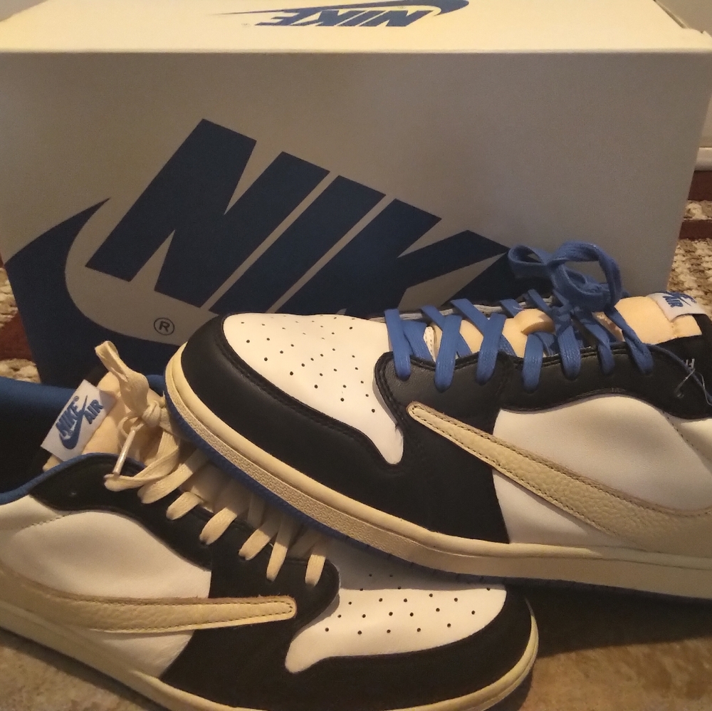 Travis Scott Jordan 1s